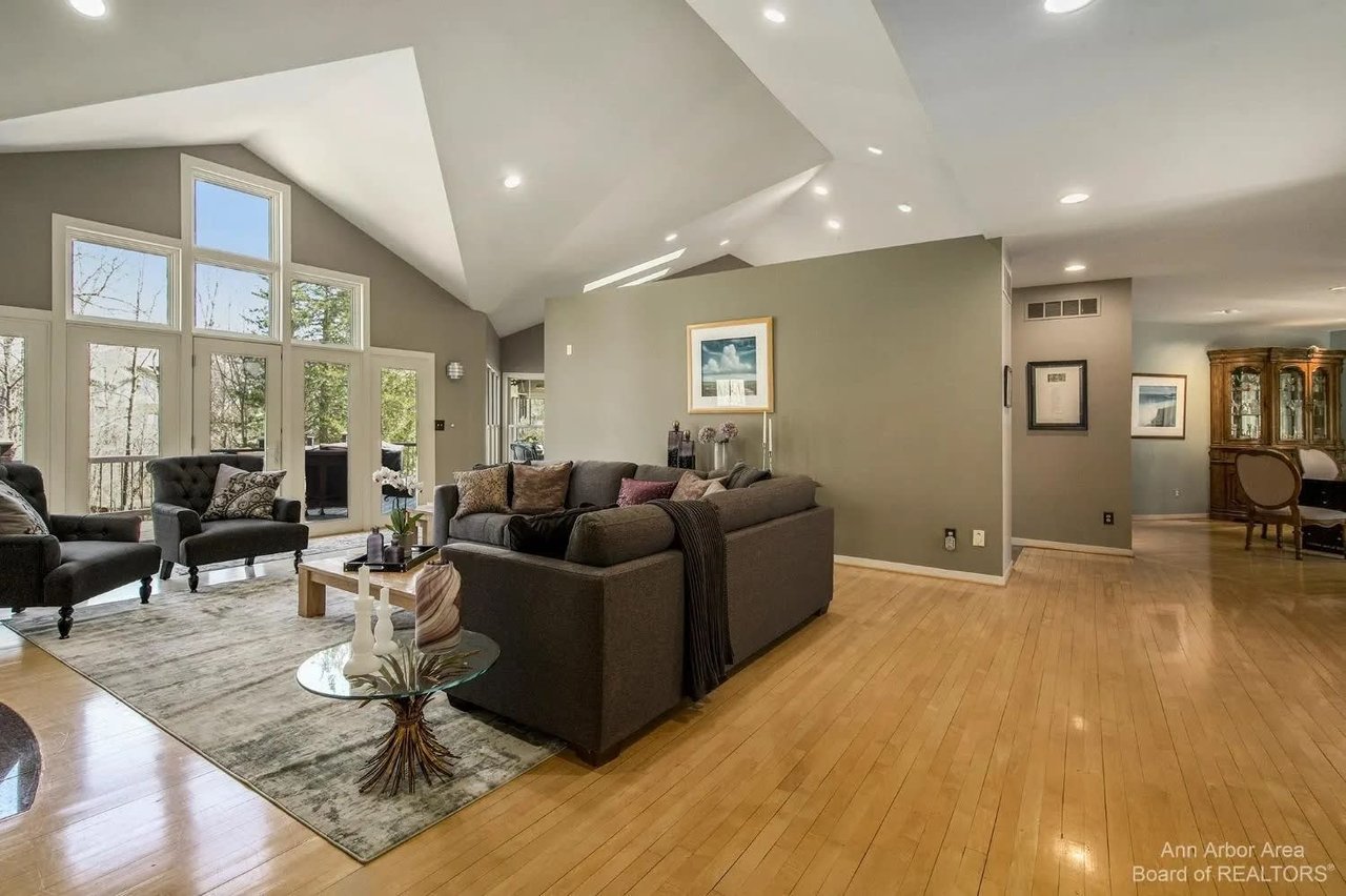 2566 Thornapple Drive, Ann Arbor, MI 48103