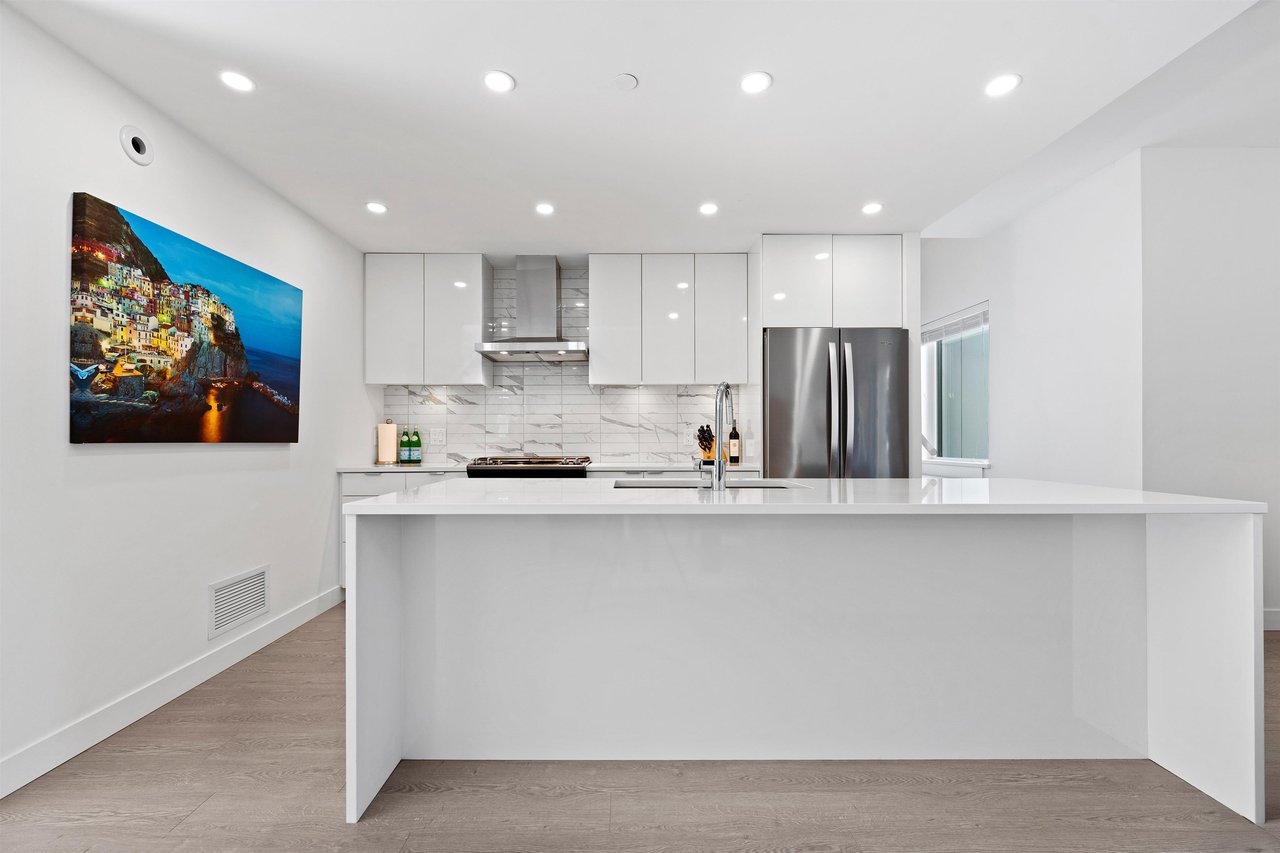 16-3595 Salal Drive, North Vancouver