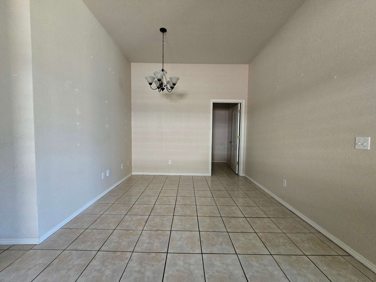 $500 toward first month's rent if leased by October! 1240 Kingston Road