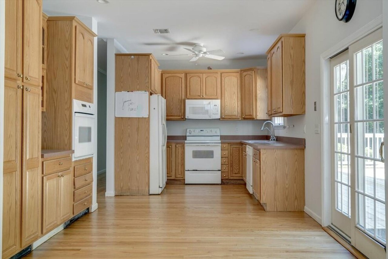 34 Settlers Landing Ln