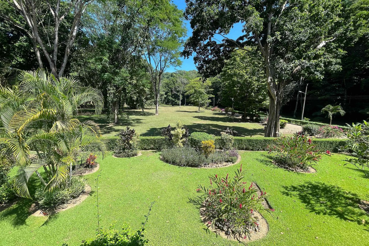 Wheelchair Friendly- 2 Bedroom house in a Quiet Community