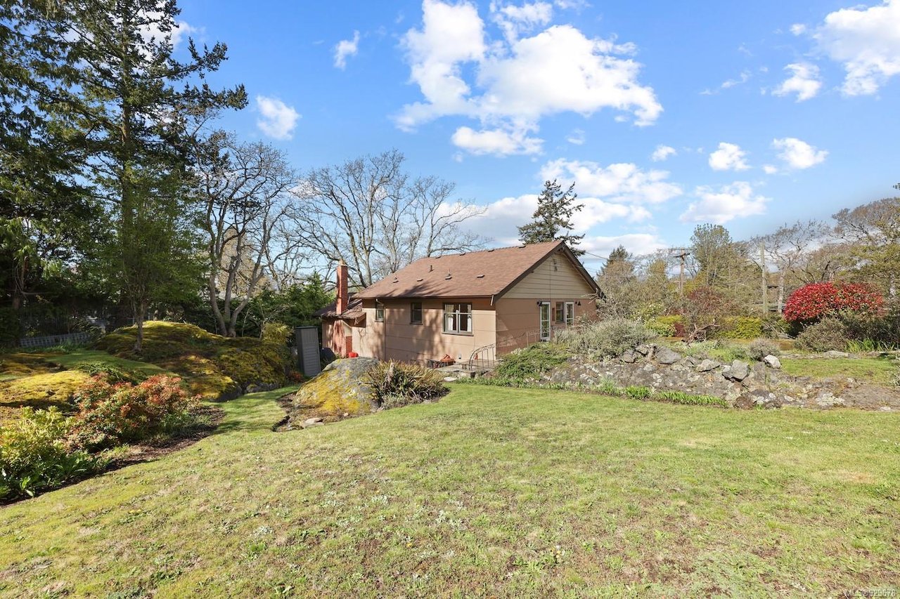 563 Foul Bay Rd