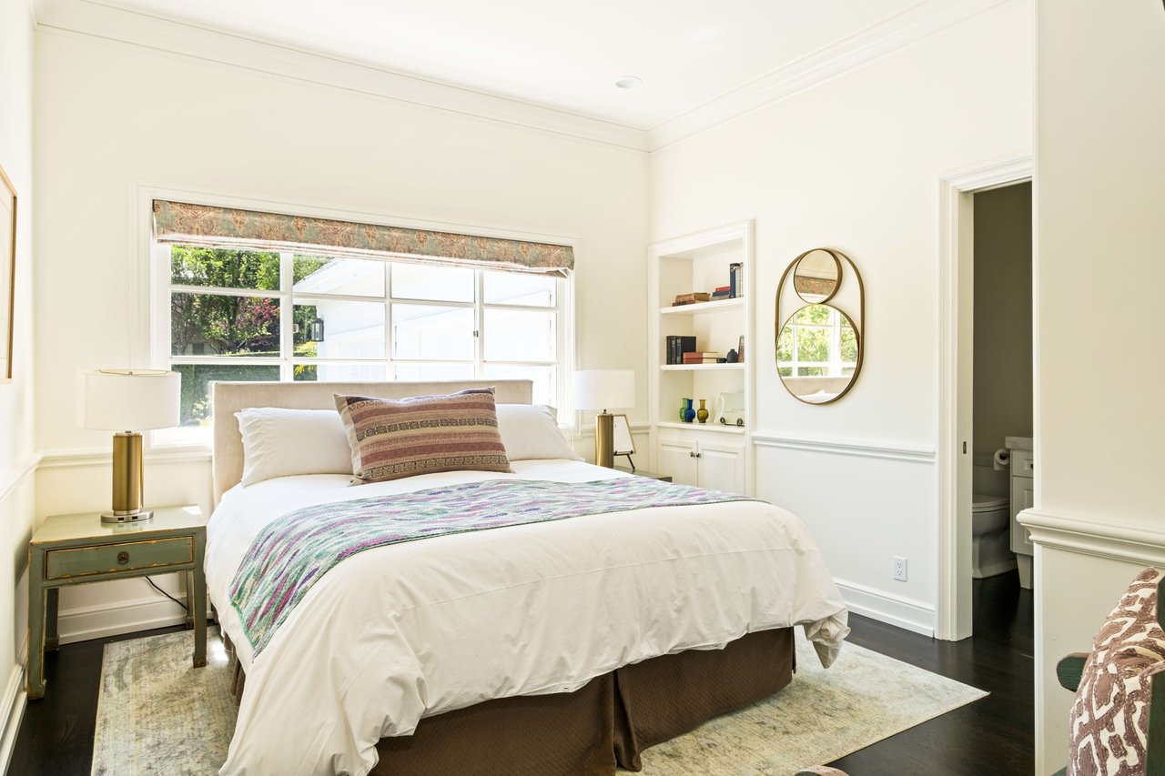 16659 Ashley Oaks, Encino