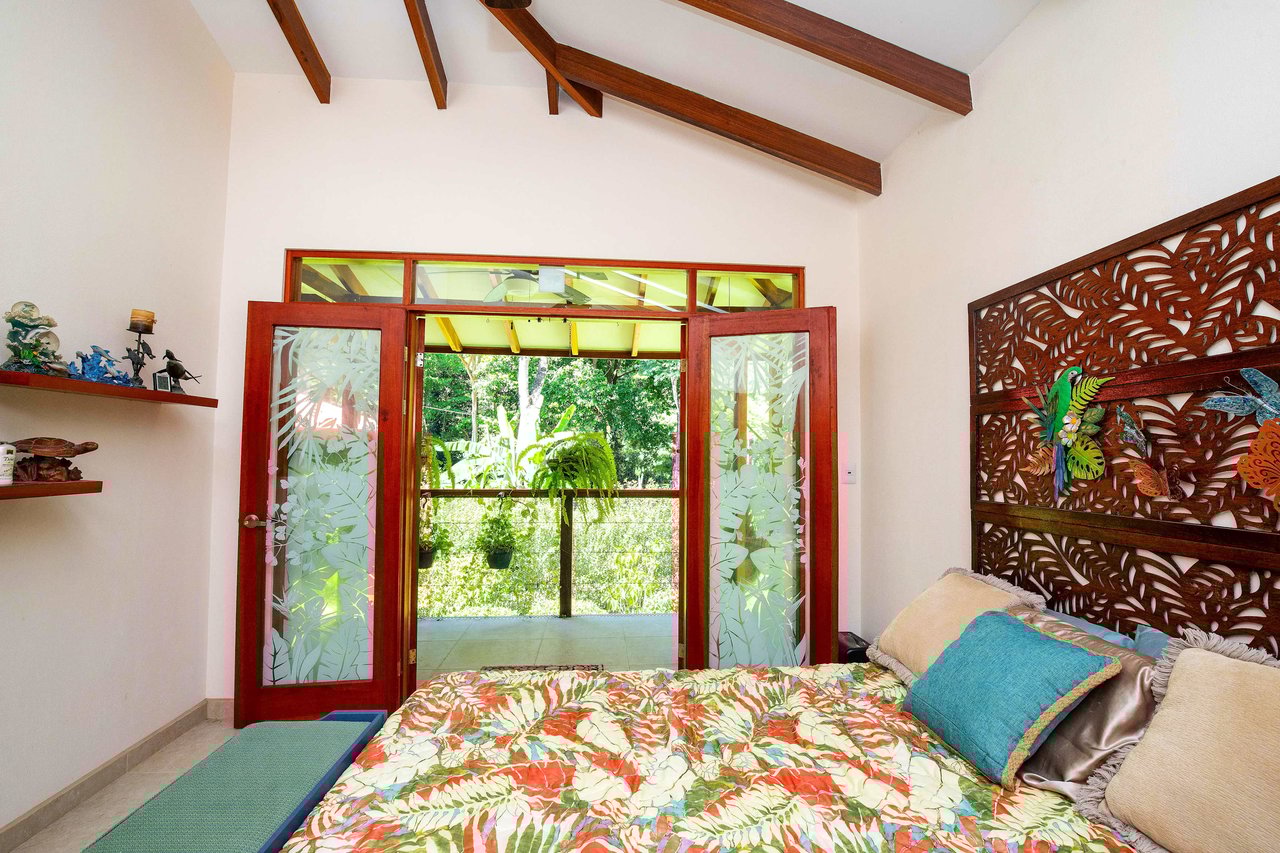 Wheelchair Friendly- 2 Bedroom house in a Quiet Community