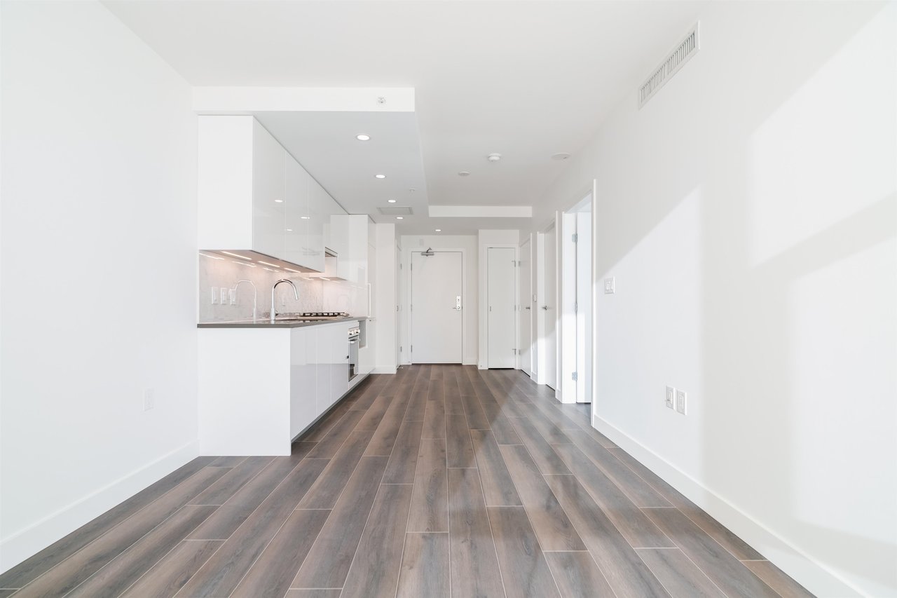308-8181 Chester St