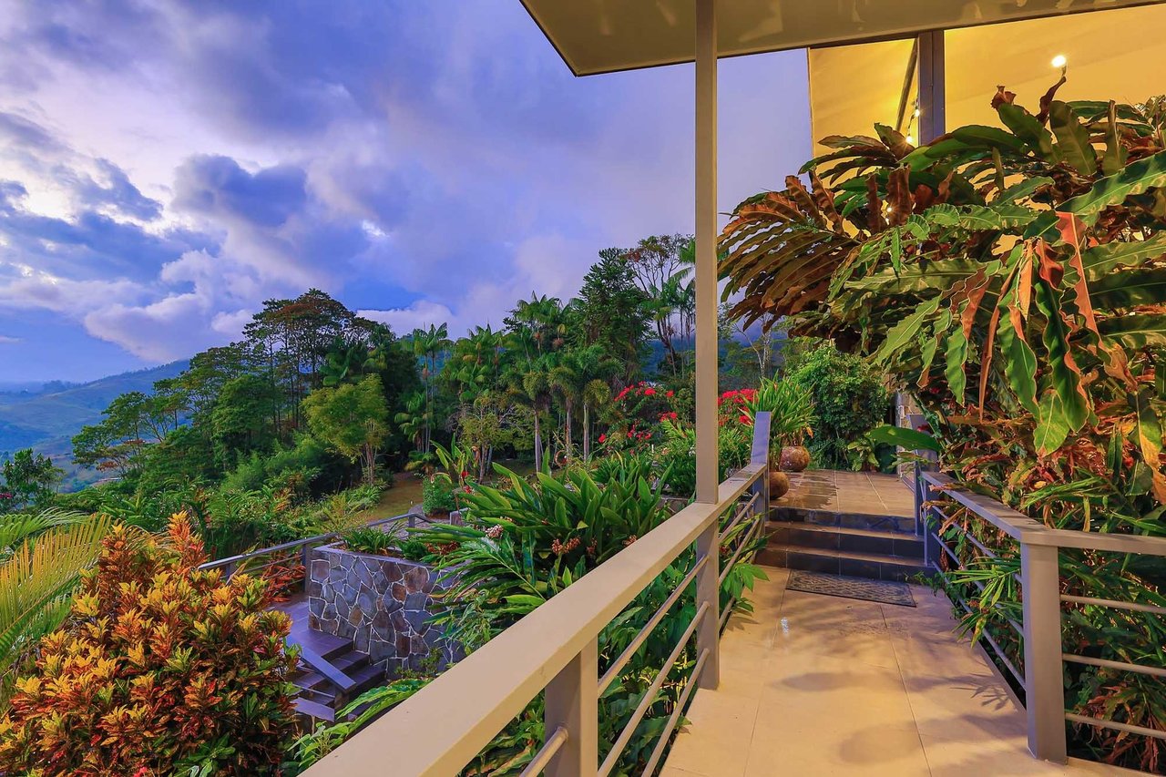 Luxurious Mountain Villa Retreat, Perez Zeledon, San Jose