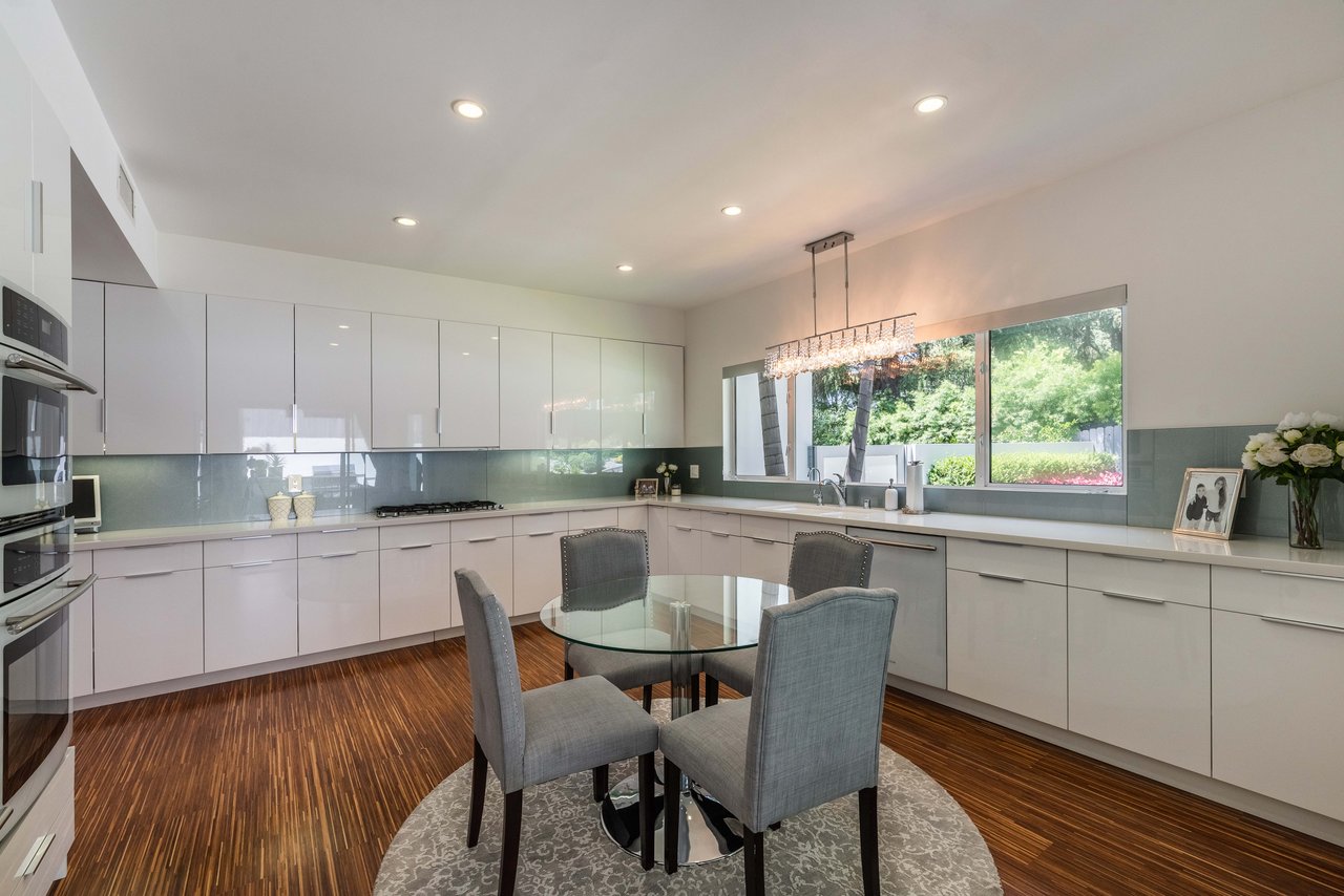 691 East Las Flores