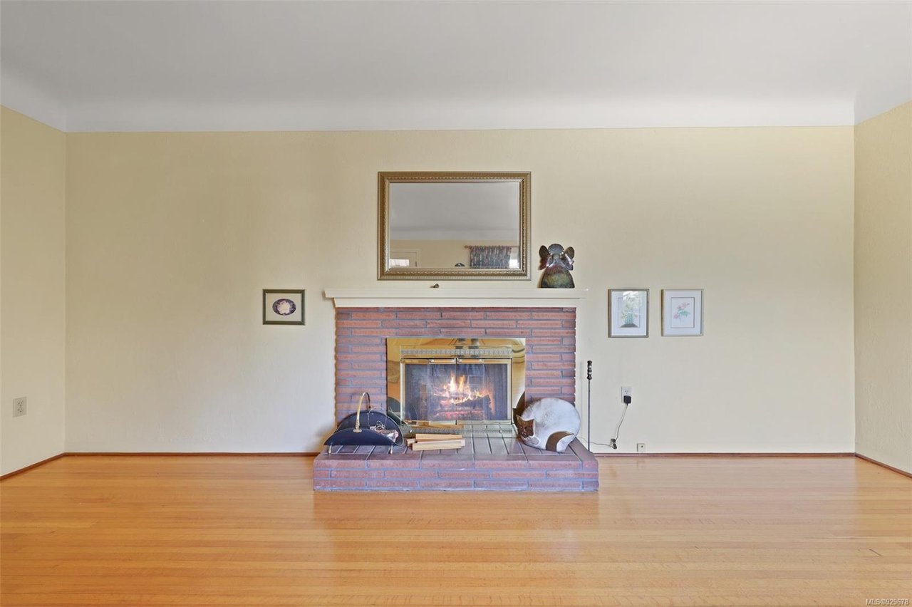 563 Foul Bay Rd