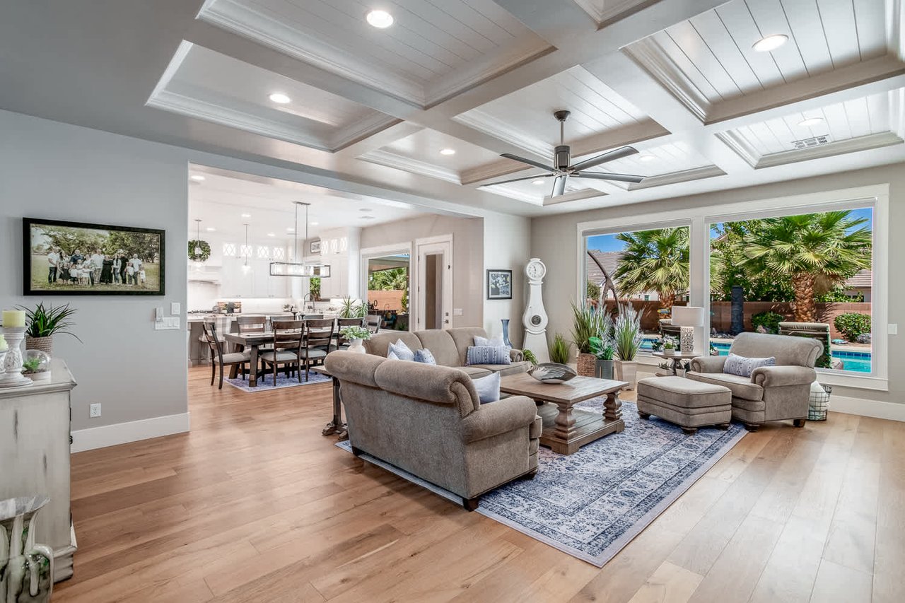 258 W Blue Quartz Dr