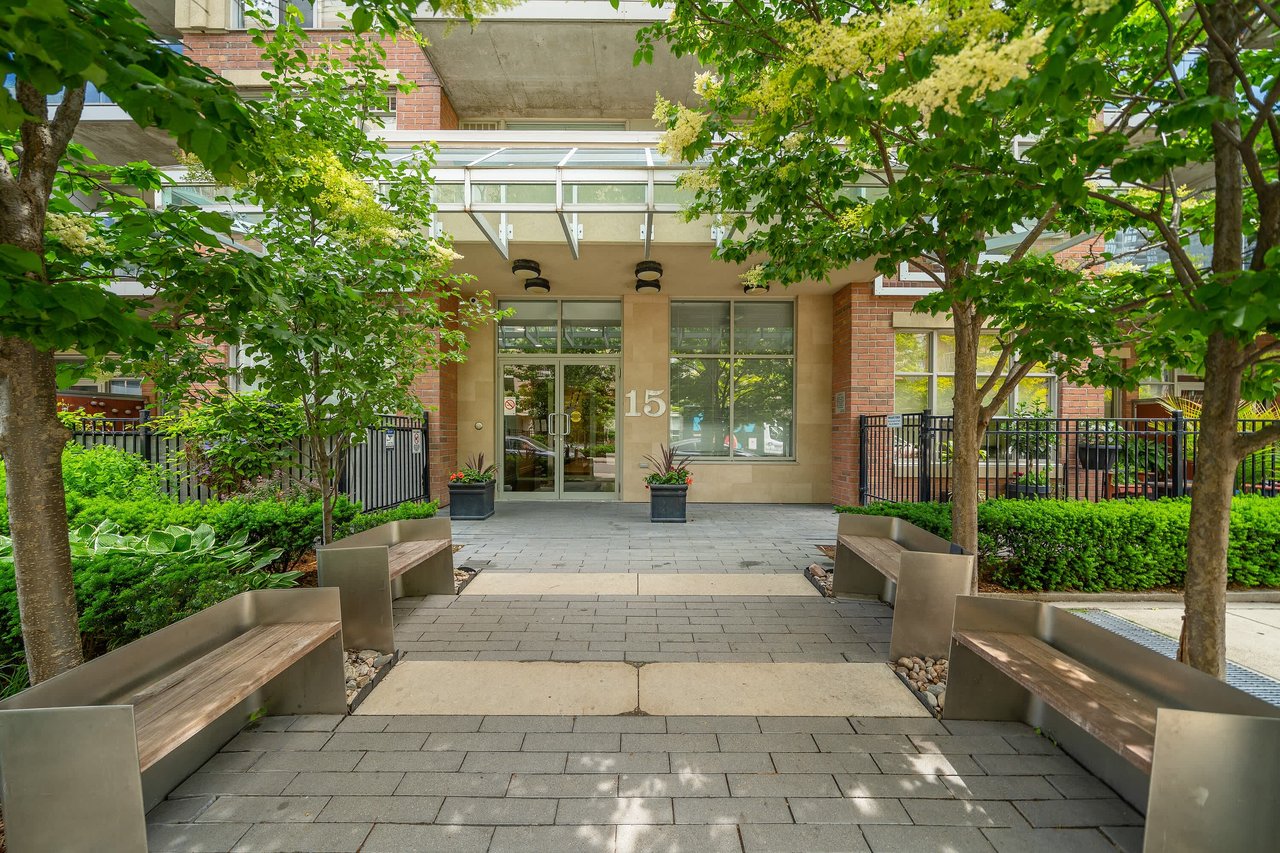 15 Stafford Street #401