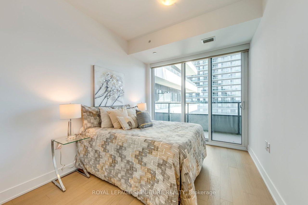 30 Shore Breeze Dr Unit: 819