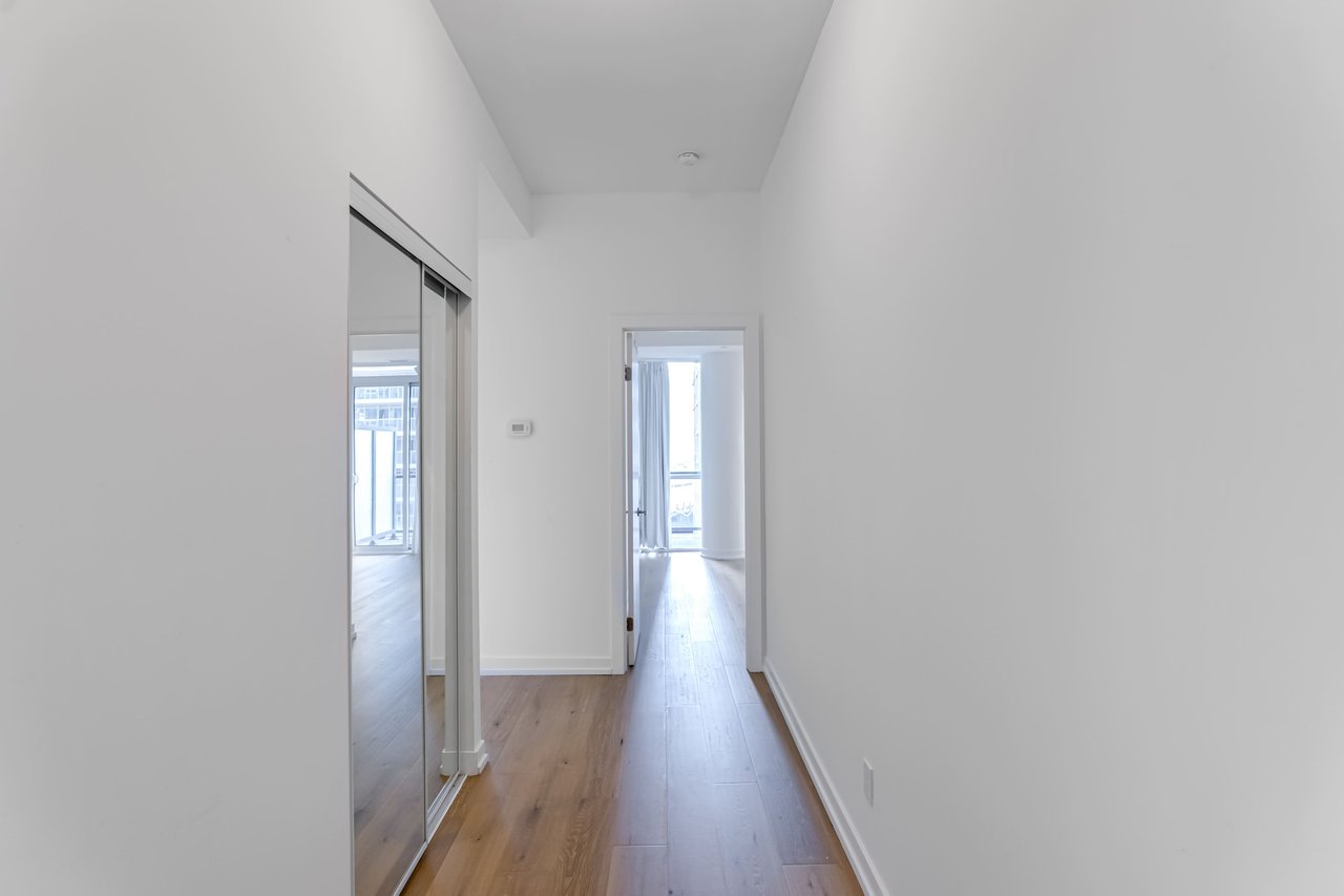 20 Bruyeres Mews #808