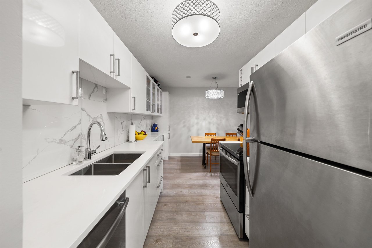 317-371 Ellesmere Ave