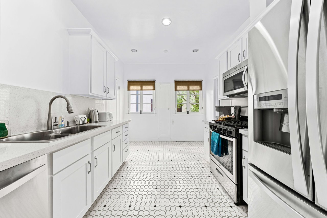 128 S Oakhurst Drive, Beverly Hills