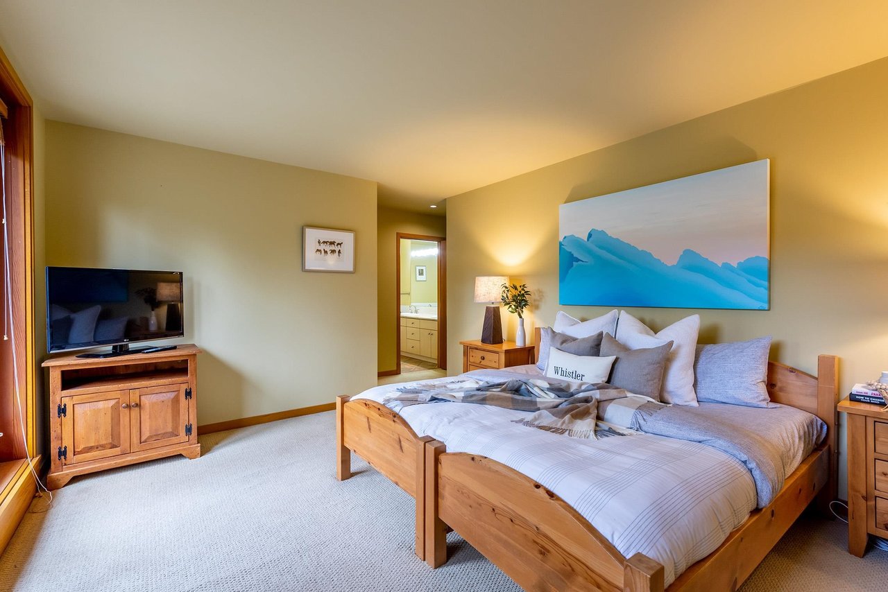8107 Muirfield Cres