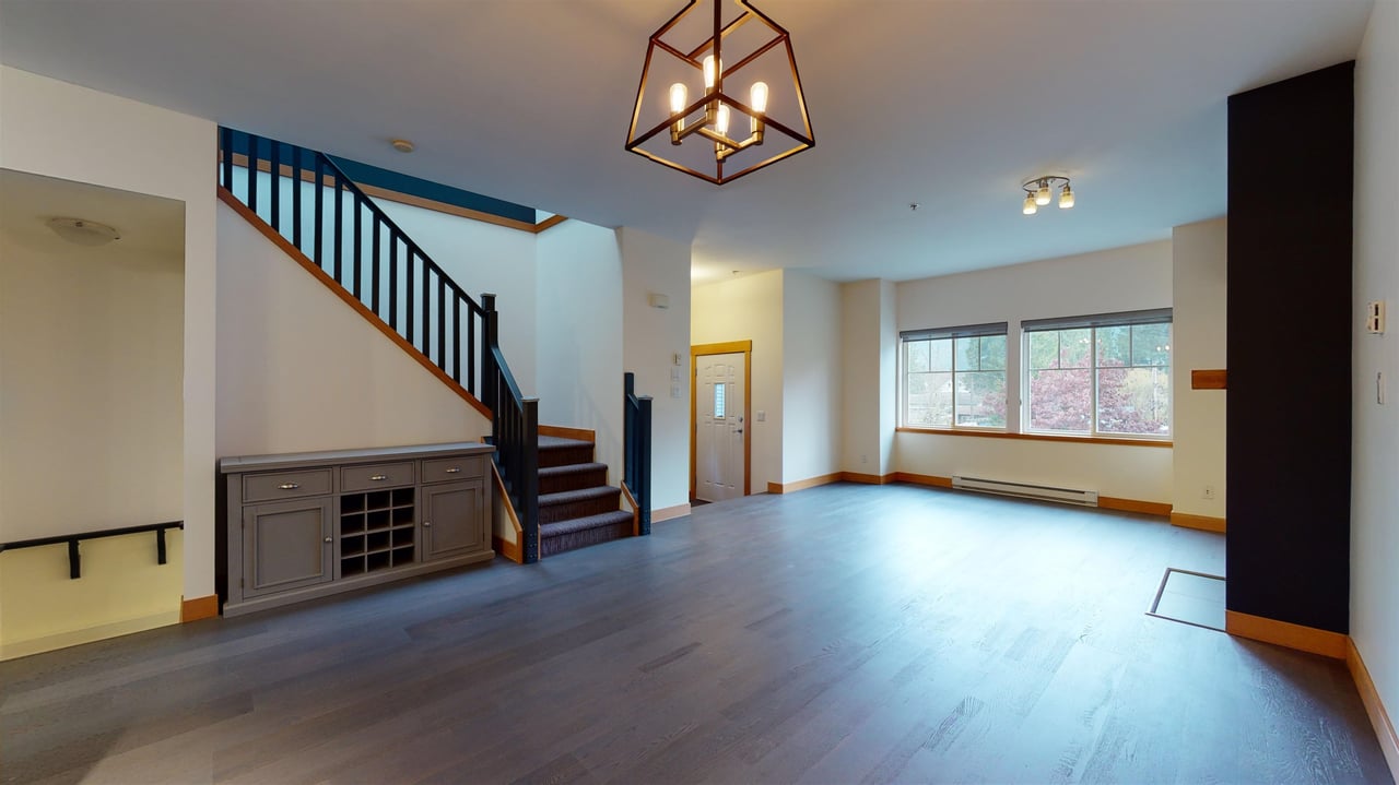 30-1800 Mamquam Rd