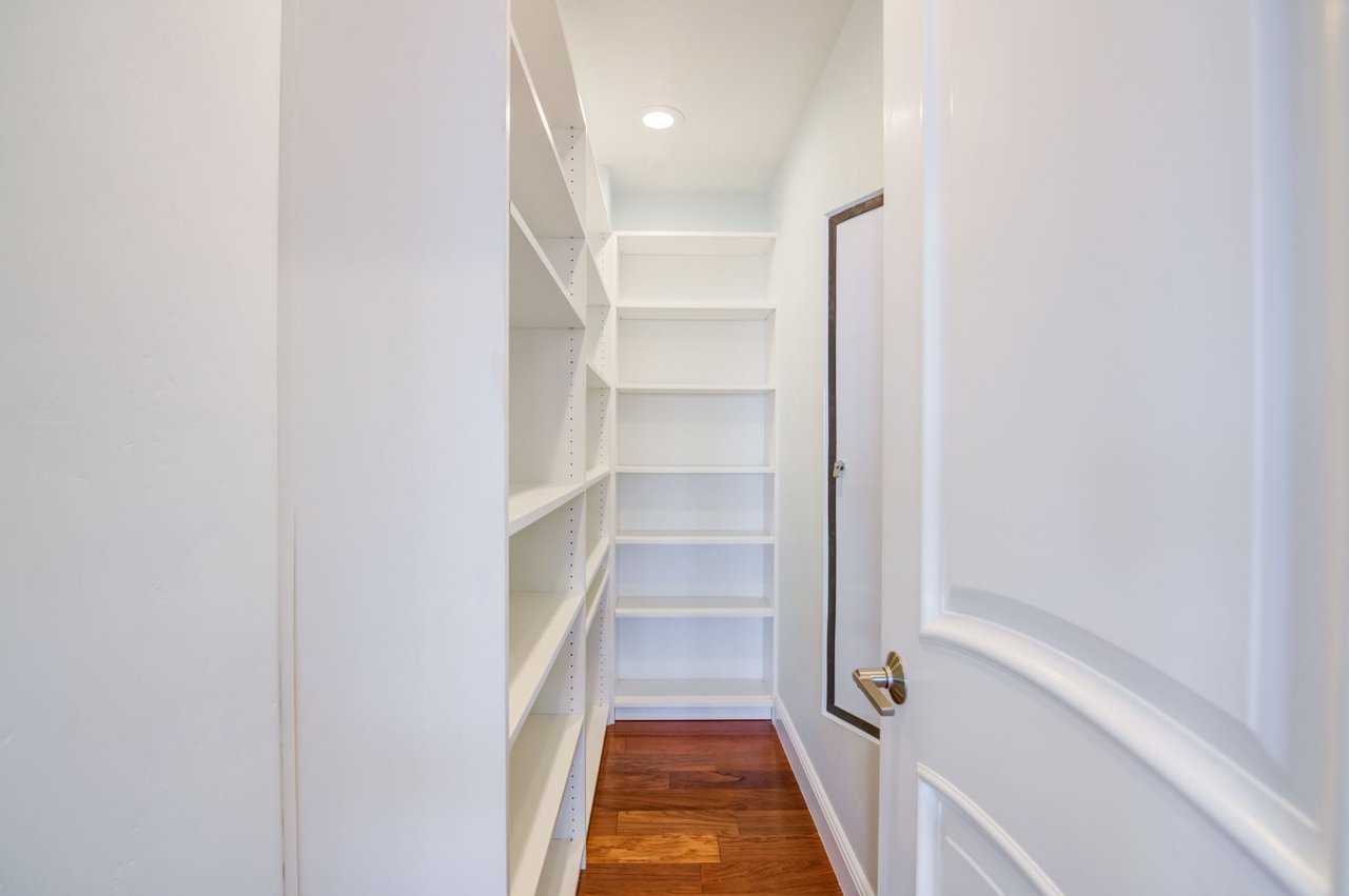 3902 Mars Court
