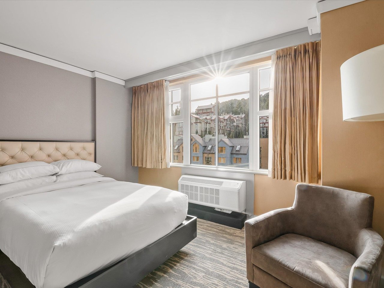 502/504-4050 Whistler Wy
