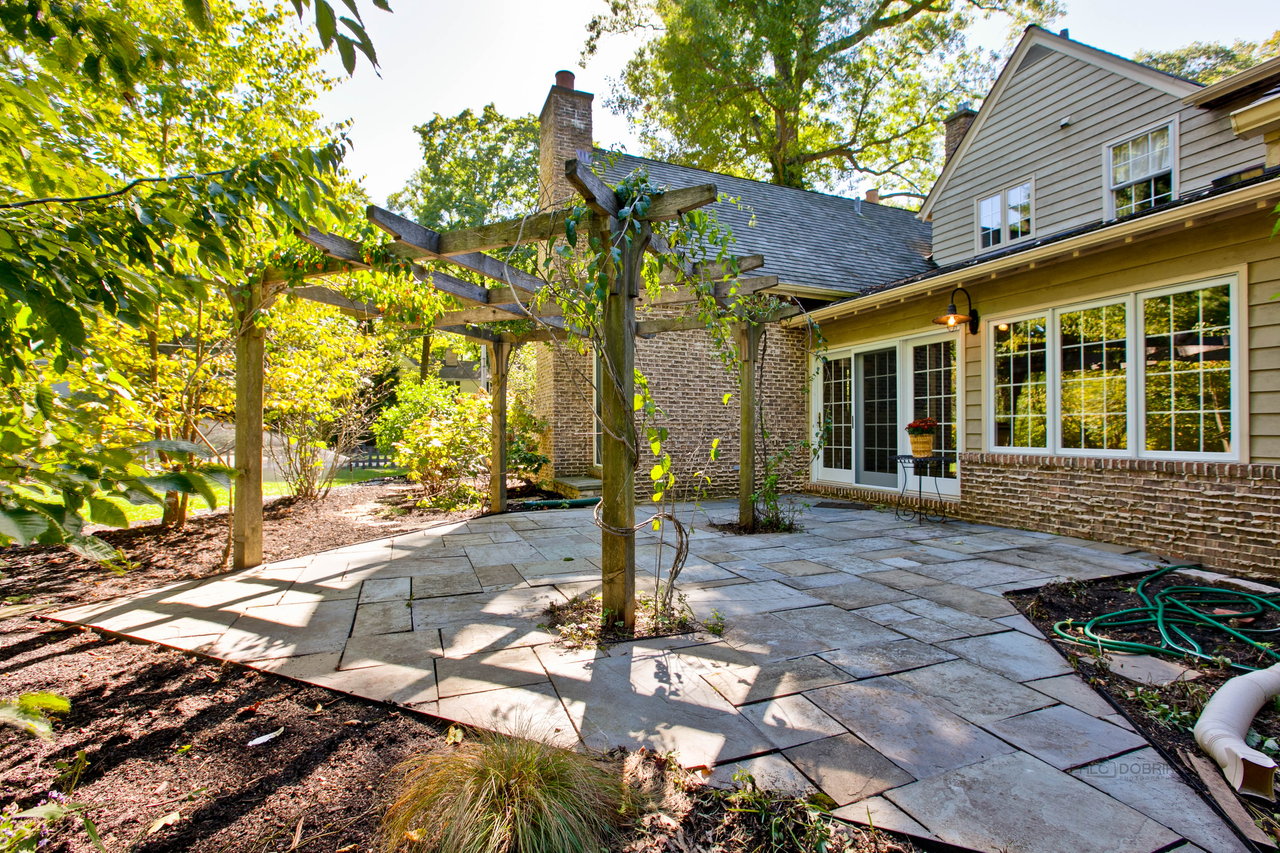 Open Floor Plan and Architectural Detailing