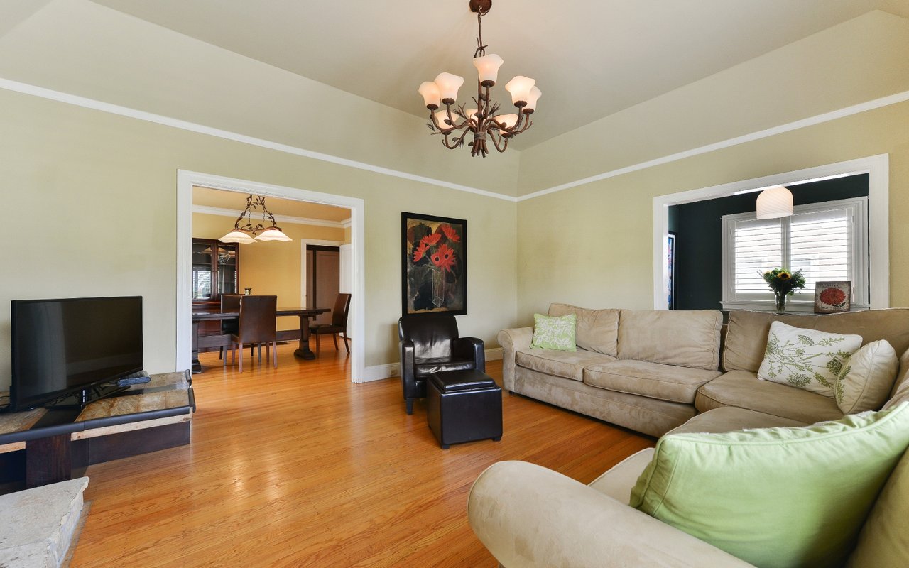 905 Portola Dr