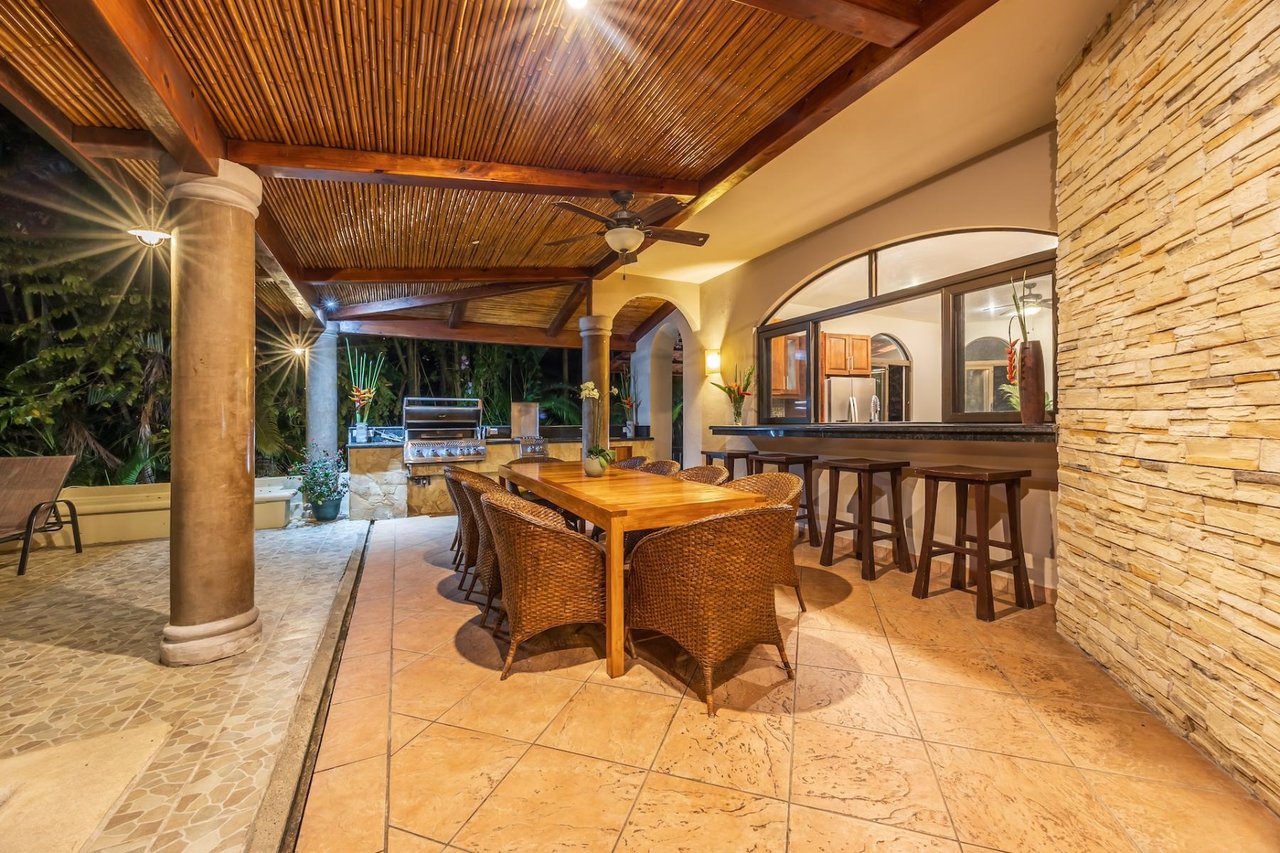 Colonial Oceanfront Rental Estate, Dominical, Puntarenas