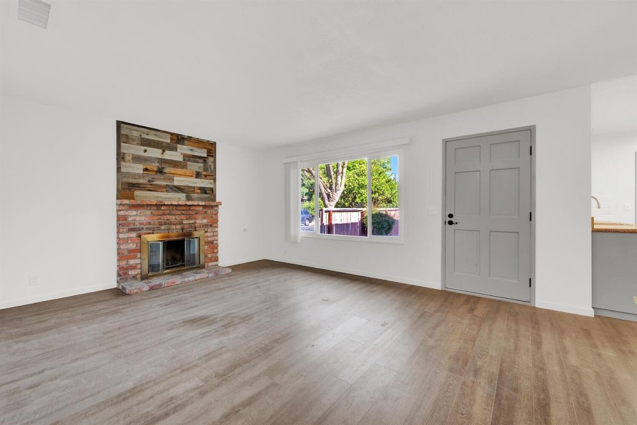 2764 Feather Place