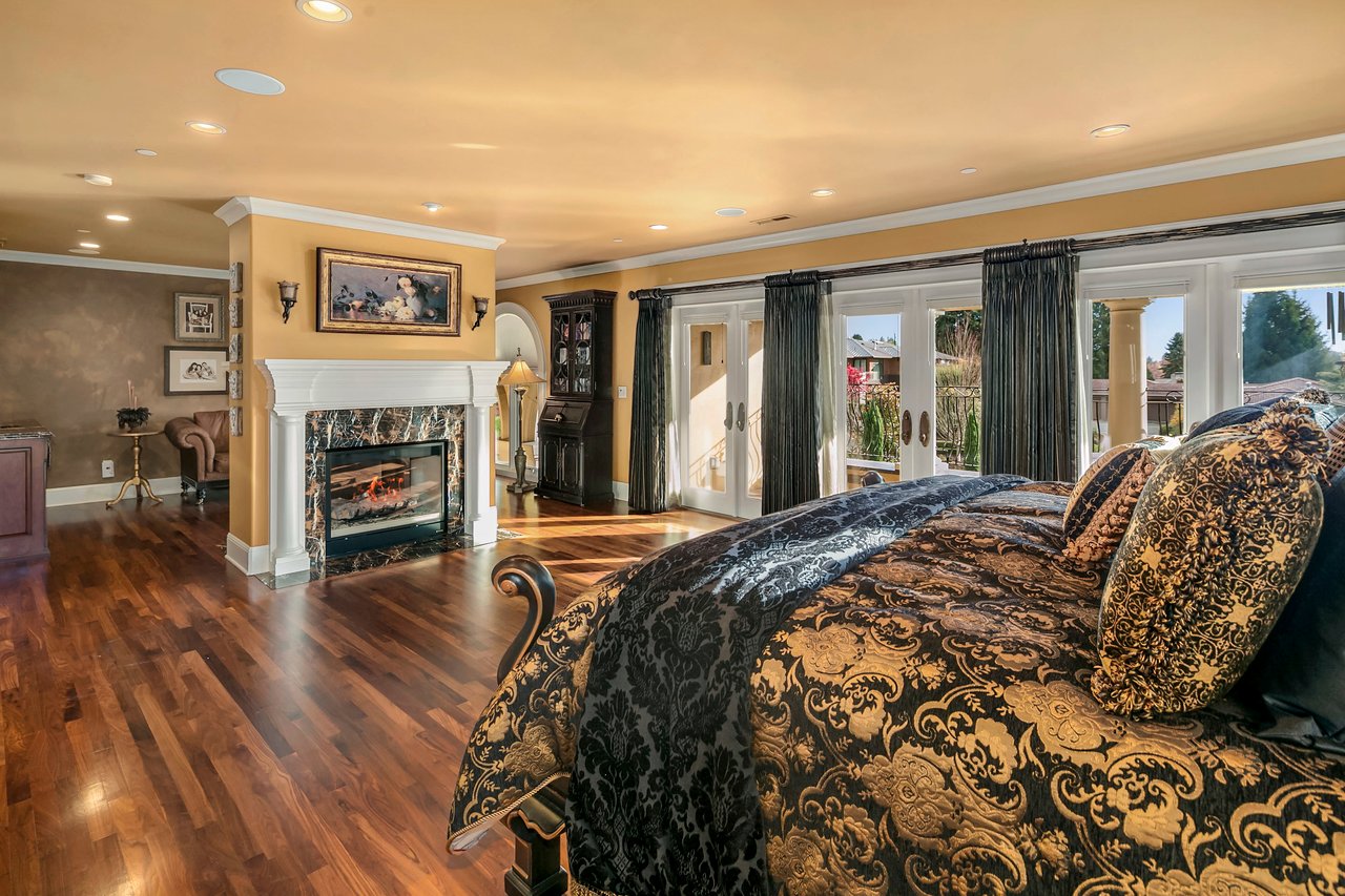 Clyde Hill Villa 