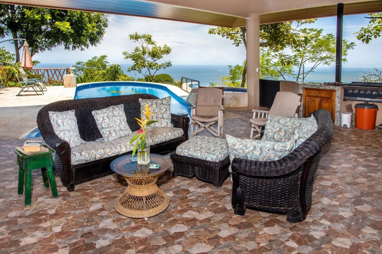 Incredible 7,000 Ft2 Ocean View Home With 200 Acre Reserve!