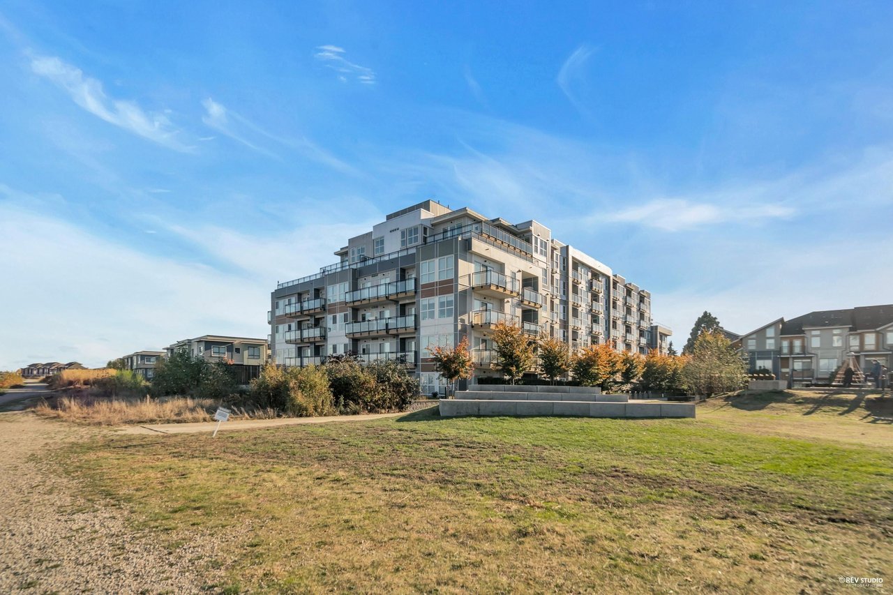 711-10033 River Dr