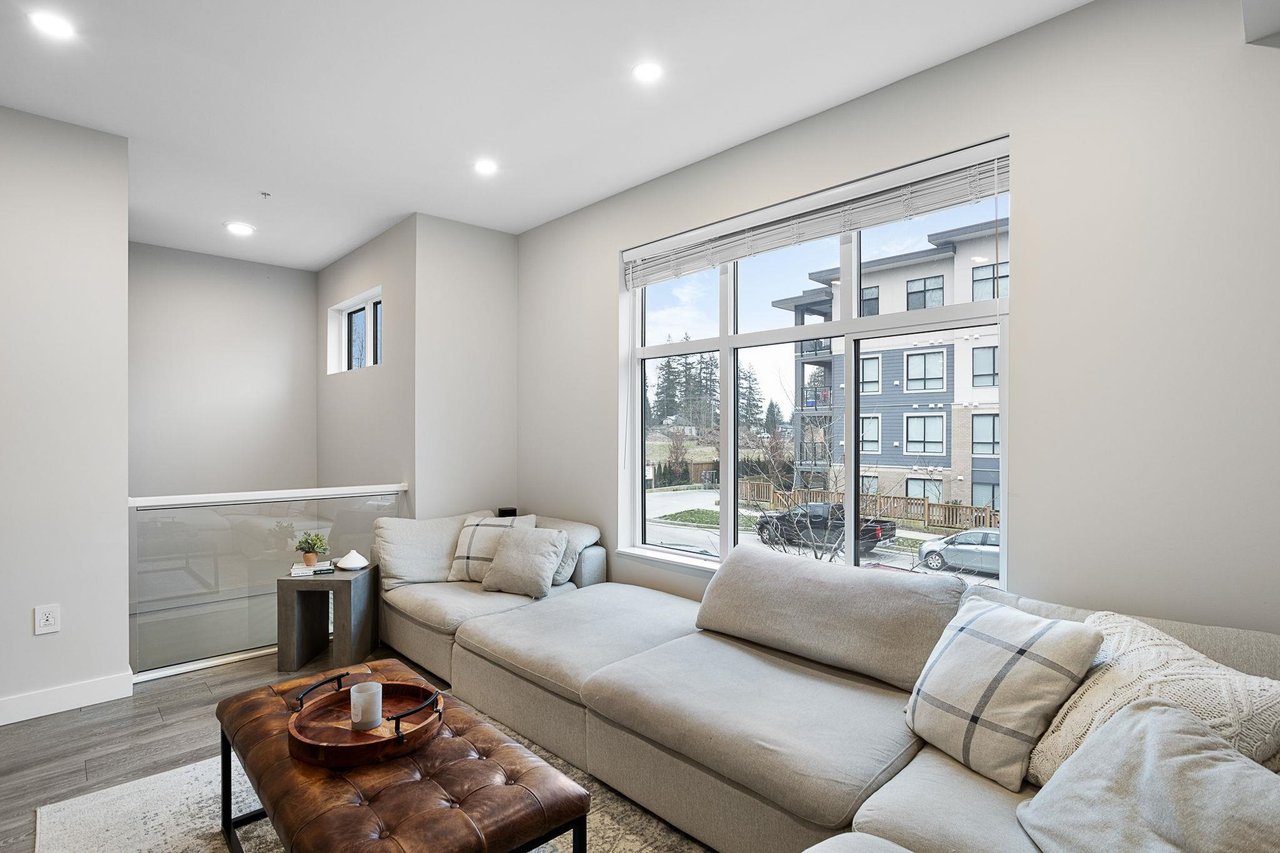 78-20327 72b Ave