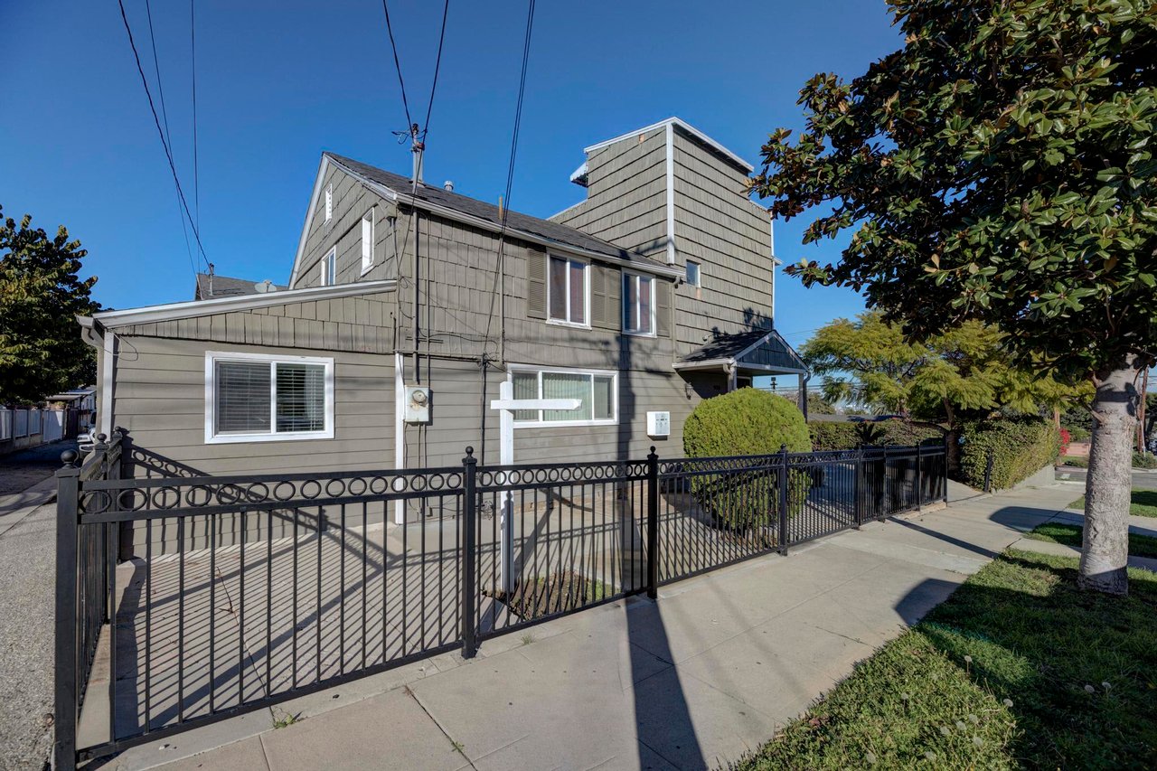 916 W Oliver Street