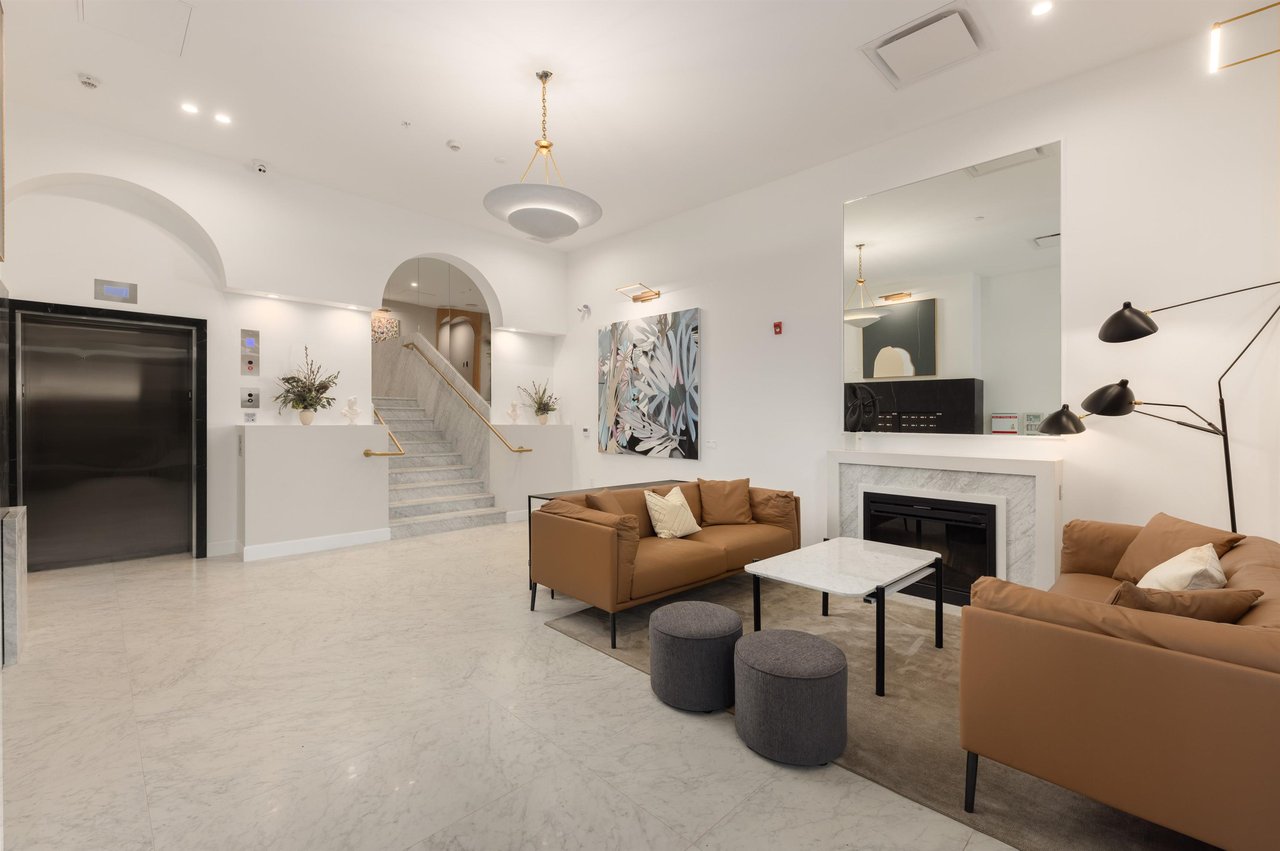 203-3668 W 10th Ave