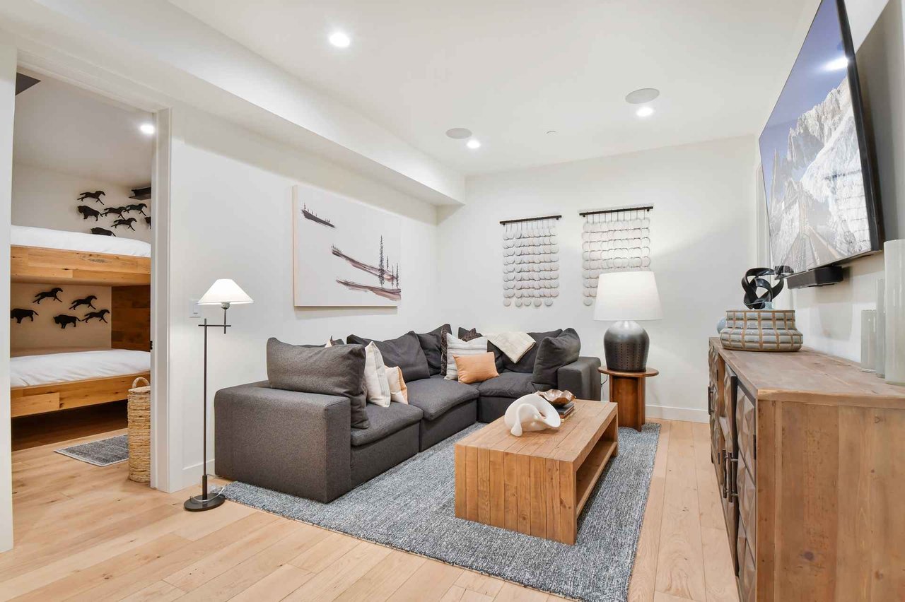 1125 Park Ave