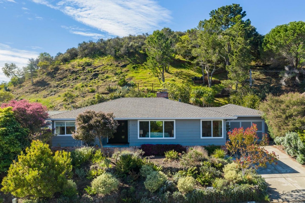 912 Viewridge Dr