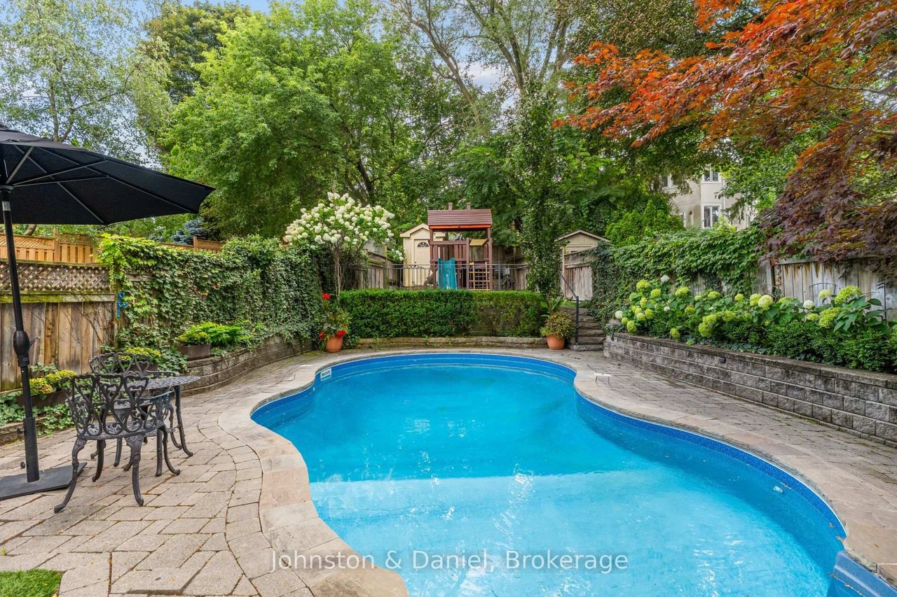 77 Lawrence Crescent