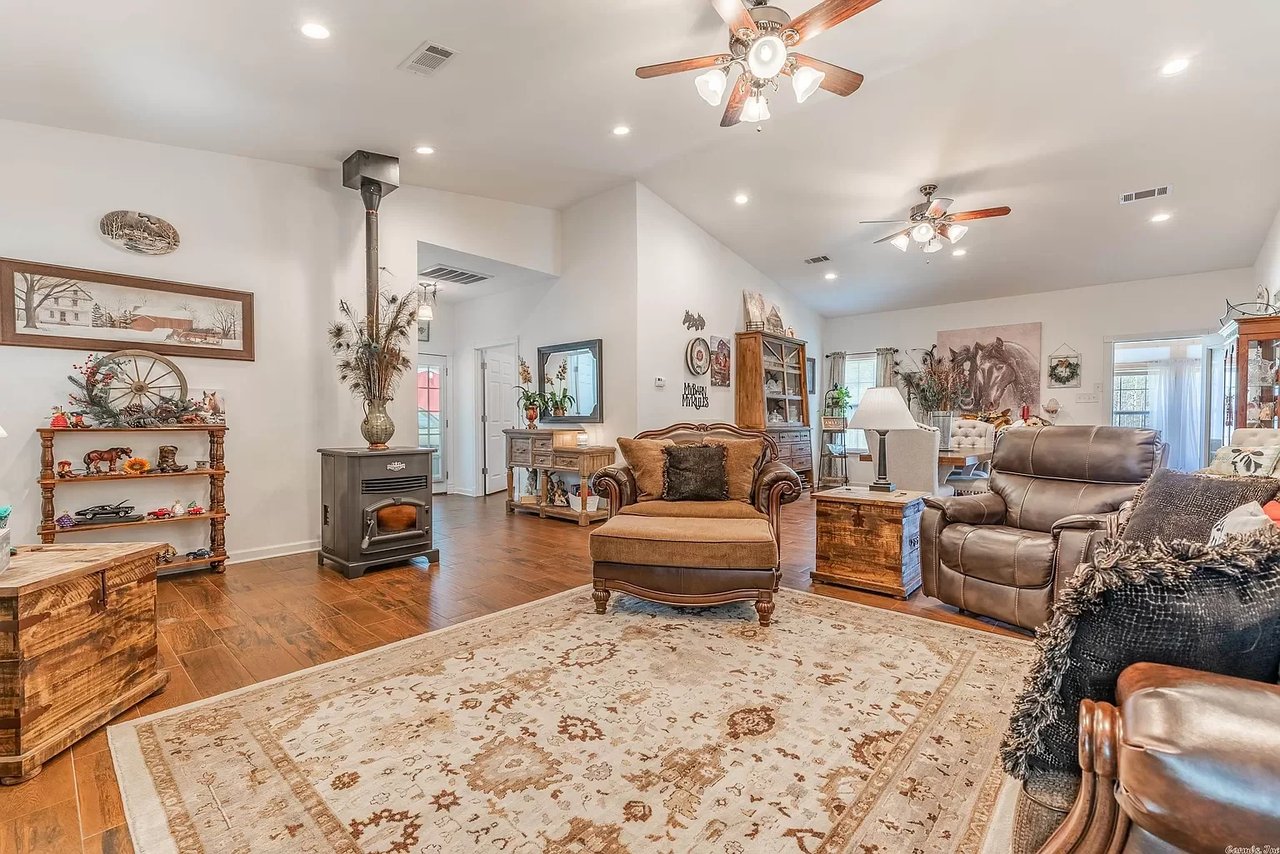 2436 Thunderbird Loop