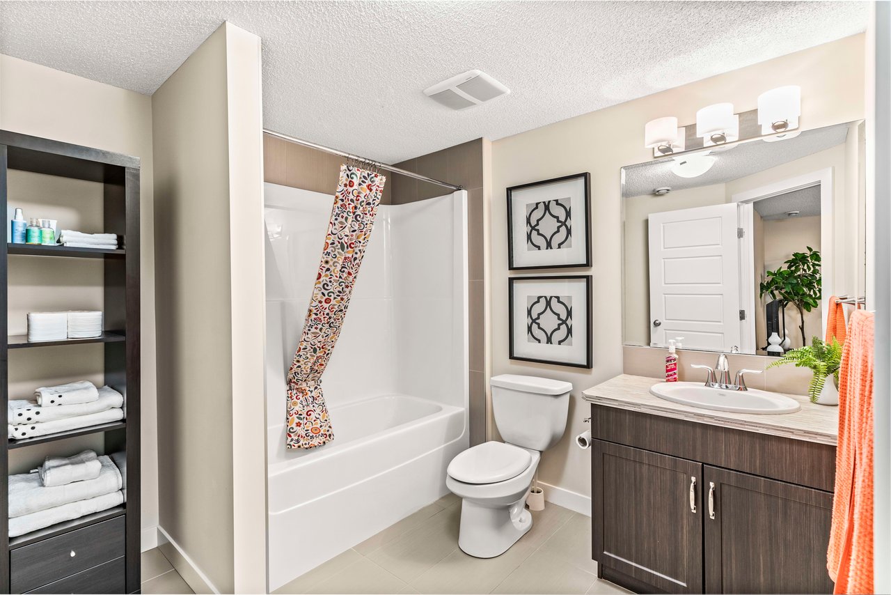 208 Mahogany Bay SE