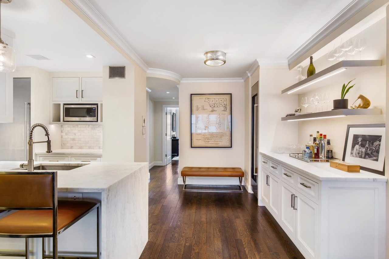 210 E 15th St, #7L