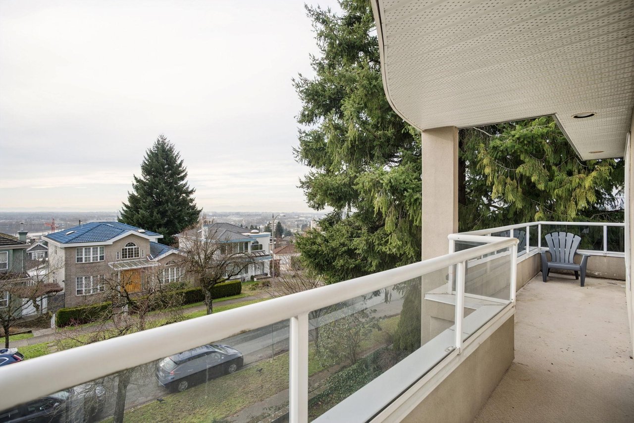 2085 Qualicum Dr