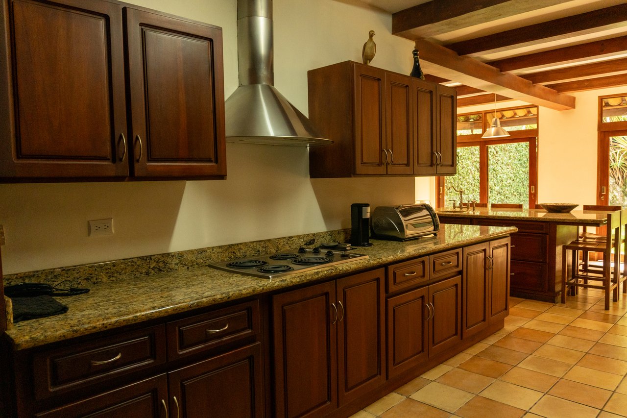 Mountain Estate With Guest Studio, Santa Ana, San Jose