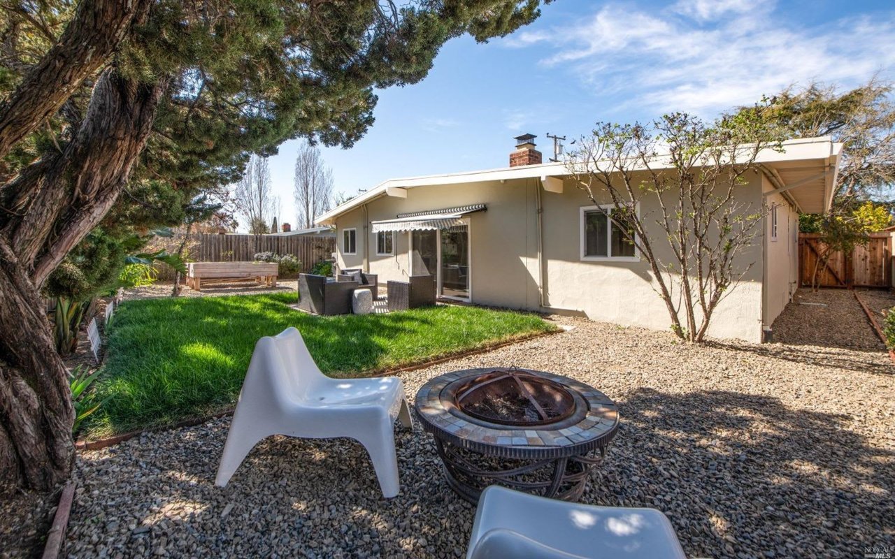 870 Estancia Way