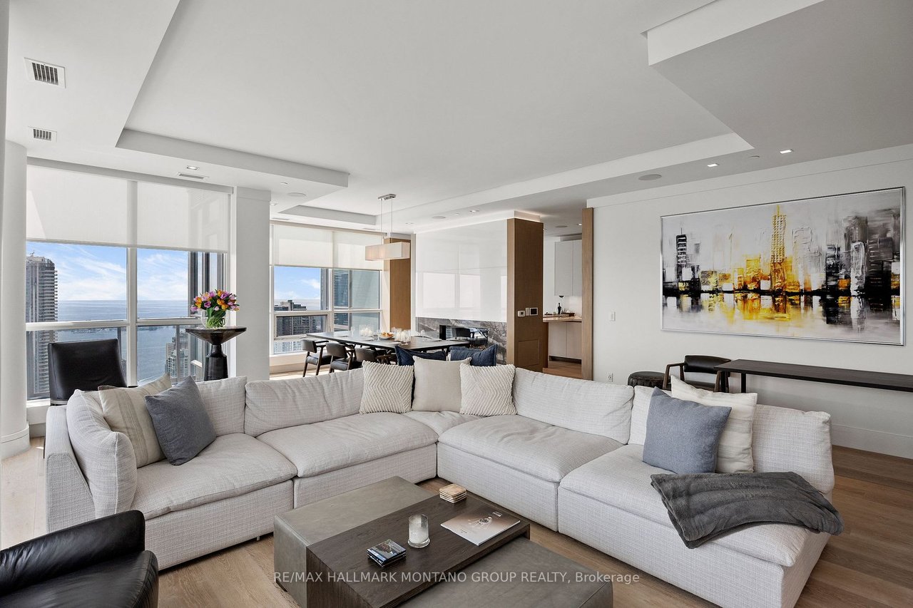 BEST SUB-PENTHOUSE IN THE ST.LAWRENCE MARKET 