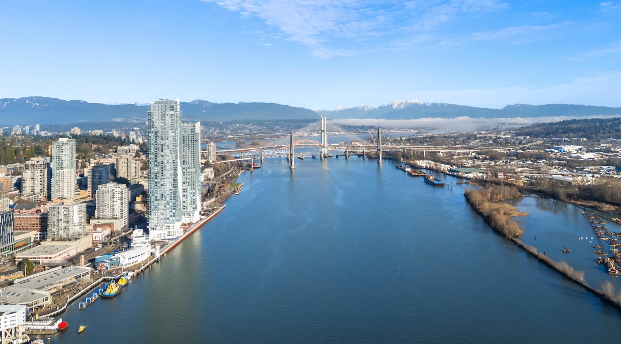 1604-1135 Quayside Dr