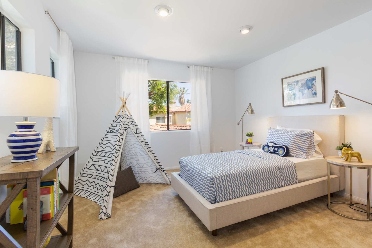 Front Facing Spacious Townhouse