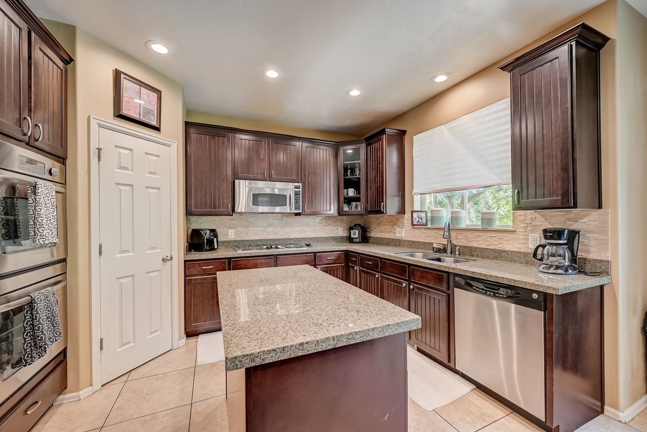 539 E Fireice Rose Ln