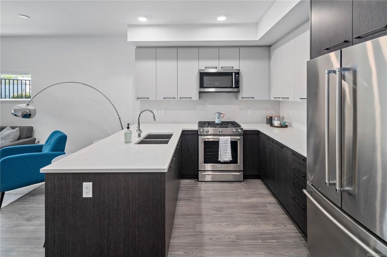 101-7162 W Saanich Rd