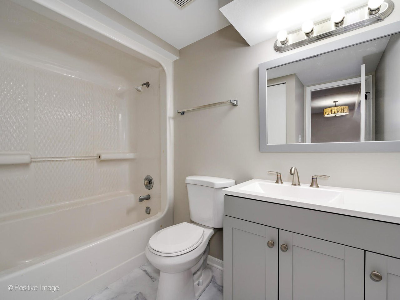 9510 S Kolmar Ave Unit 304