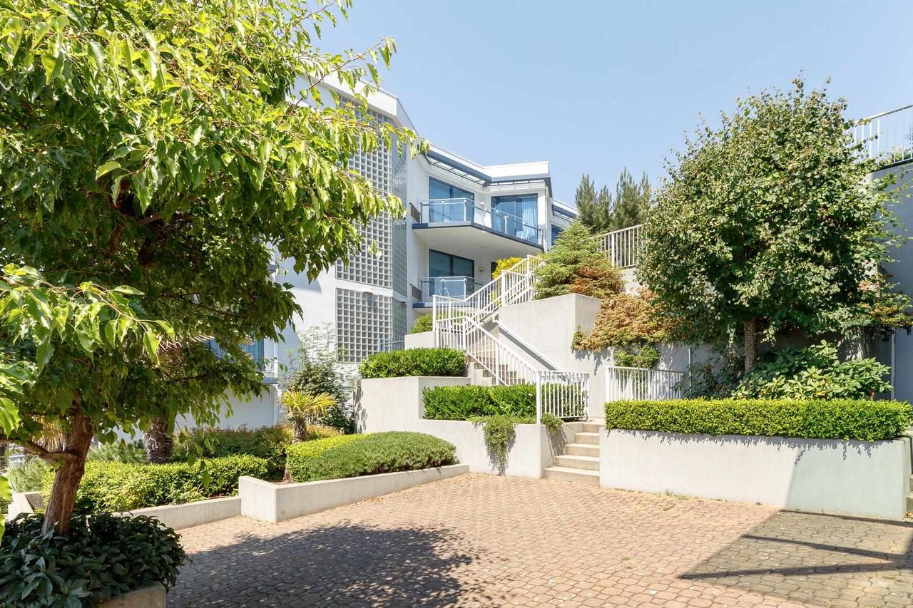 110-15621 Marine Dr