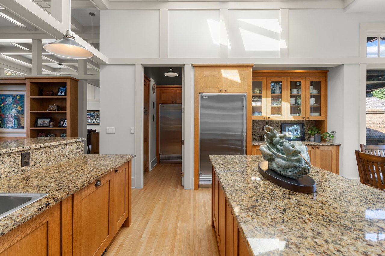 4528 Caulfeild Lane