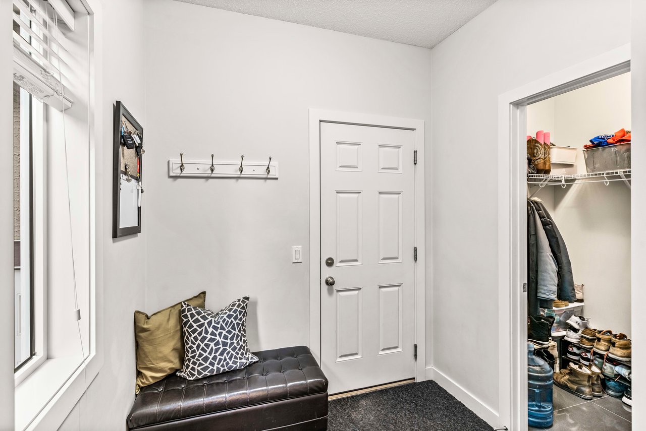 208 Mahogany Bay SE